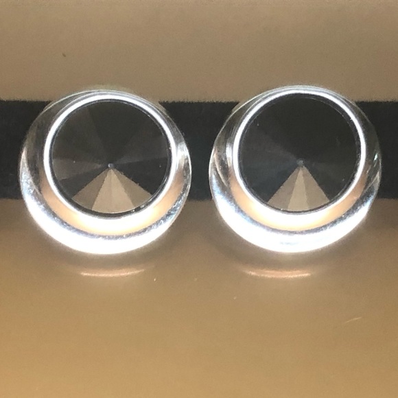 🌸 (2/$20) Sarah Coventry CLIP ON Black Earrings - Picture 3 of 5